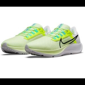 Nike Women's Air Zoom Pegasus 38 Running Shoes